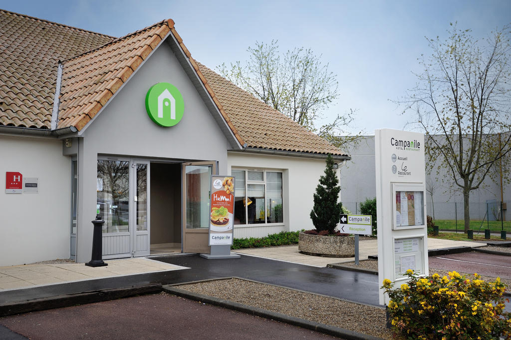 Hotel Campanile Lyon Est Aeroport Saint Exupery Exterior foto